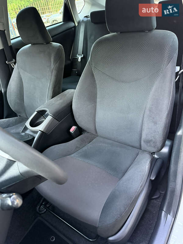 Хэтчбек Toyota Prius 2014 в Одессе