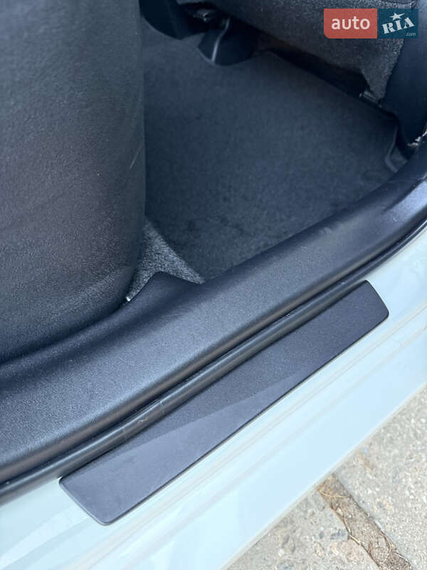 Хэтчбек Toyota Prius 2014 в Одессе