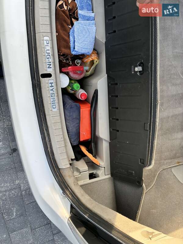 Хетчбек Toyota Prius 2015 в Звягелі