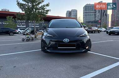 Хетчбек Toyota Prius 2017 в Києві