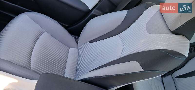 Хэтчбек Toyota Prius 2017 в Харькове