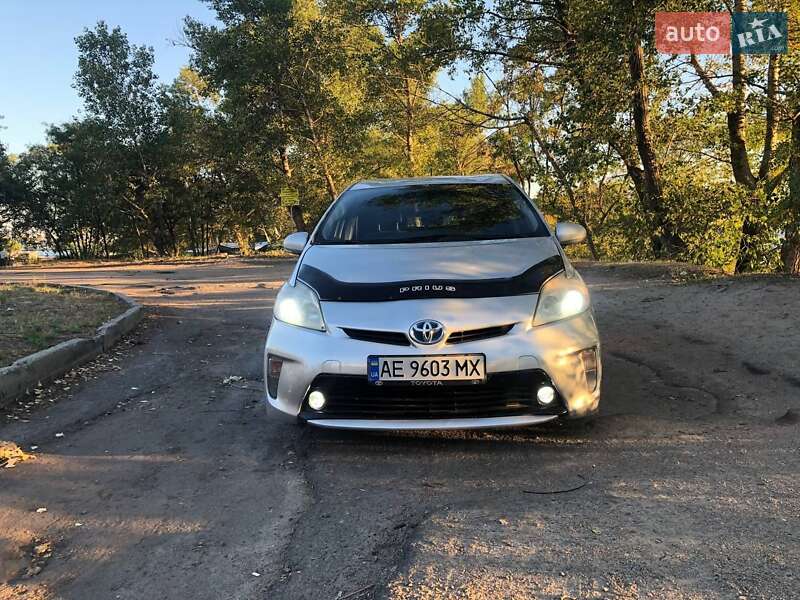 Хэтчбек Toyota Prius 2013 в 