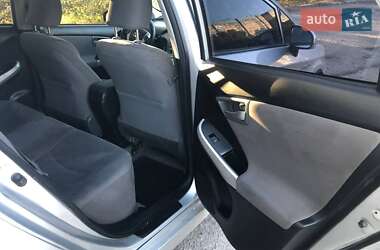 Хэтчбек Toyota Prius 2013 в 