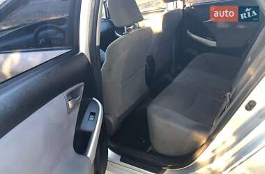 Хэтчбек Toyota Prius 2013 в 