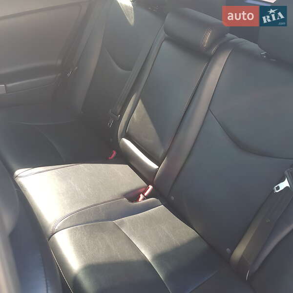 Хэтчбек Toyota Prius 2013 в Киеве