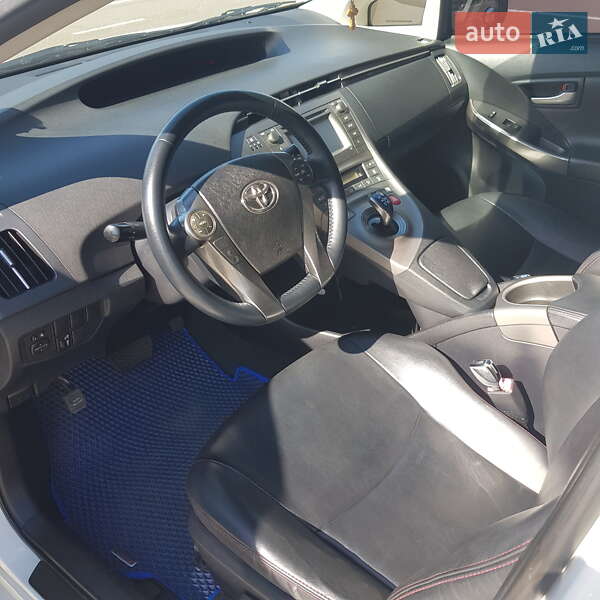 Хэтчбек Toyota Prius 2013 в Киеве