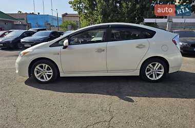 Хэтчбек Toyota Prius 2014 в 