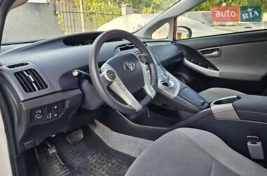 Хэтчбек Toyota Prius 2014 в 
