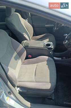 Хэтчбек Toyota Prius 2013 в 