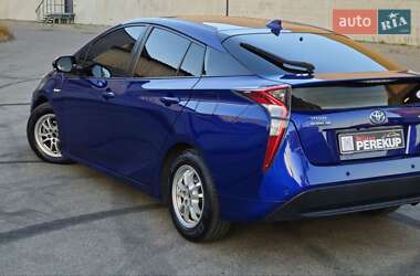 Хэтчбек Toyota Prius 2018 в 