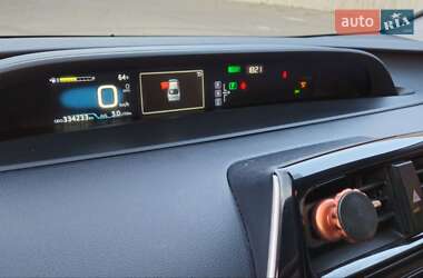 Хэтчбек Toyota Prius 2018 в 
