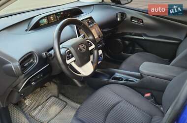Хэтчбек Toyota Prius 2018 в 