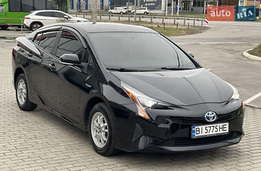 Хэтчбек Toyota Prius 2016 в 
