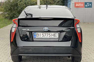 Хэтчбек Toyota Prius 2016 в 