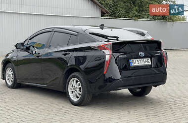 Хэтчбек Toyota Prius 2016 в 