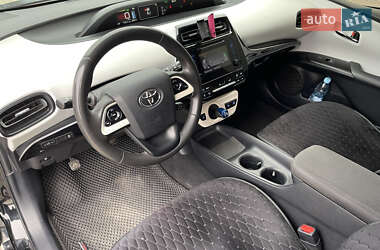 Хэтчбек Toyota Prius 2016 в 