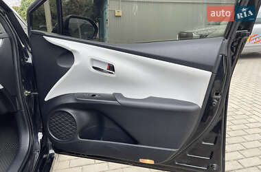 Хэтчбек Toyota Prius 2016 в 