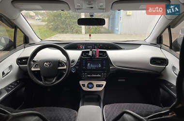 Хэтчбек Toyota Prius 2016 в 