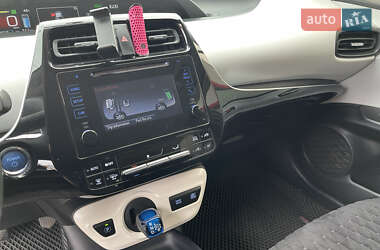 Хэтчбек Toyota Prius 2016 в 