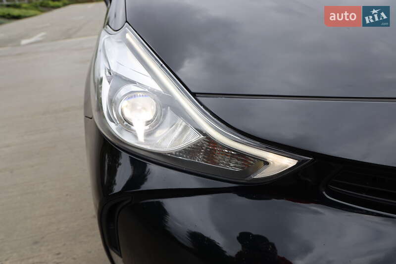 Хетчбек Toyota Prius 2016 в Луцьку