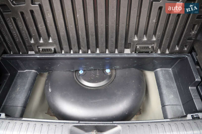 Хетчбек Toyota Prius 2016 в Луцьку