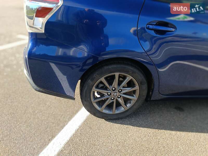 Хетчбек Toyota Prius 2015 в Києві