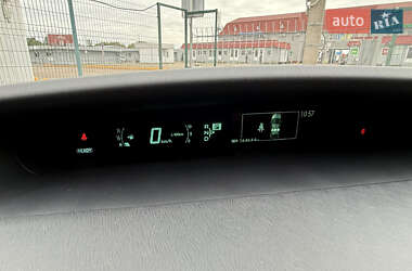 Хэтчбек Toyota Prius 2012 в 