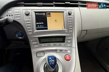 Хэтчбек Toyota Prius 2012 в 