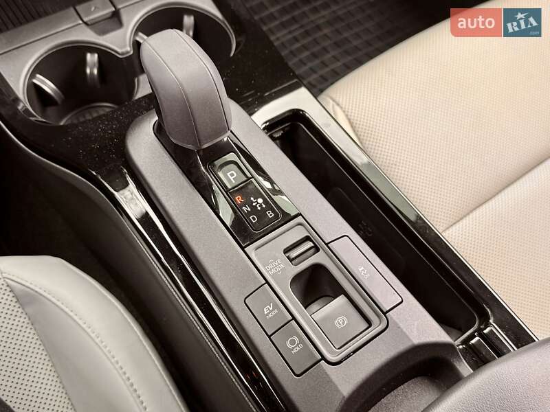 Хэтчбек Toyota Prius 2024 в Харькове