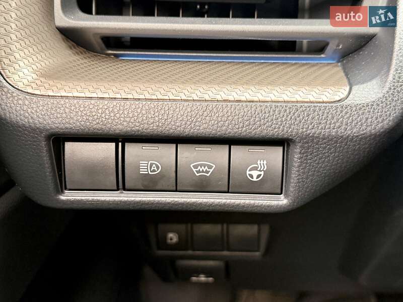 Хэтчбек Toyota Prius 2024 в Харькове