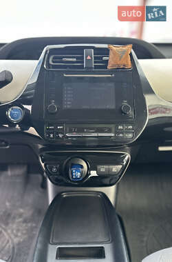 Хэтчбек Toyota Prius 2019 в 