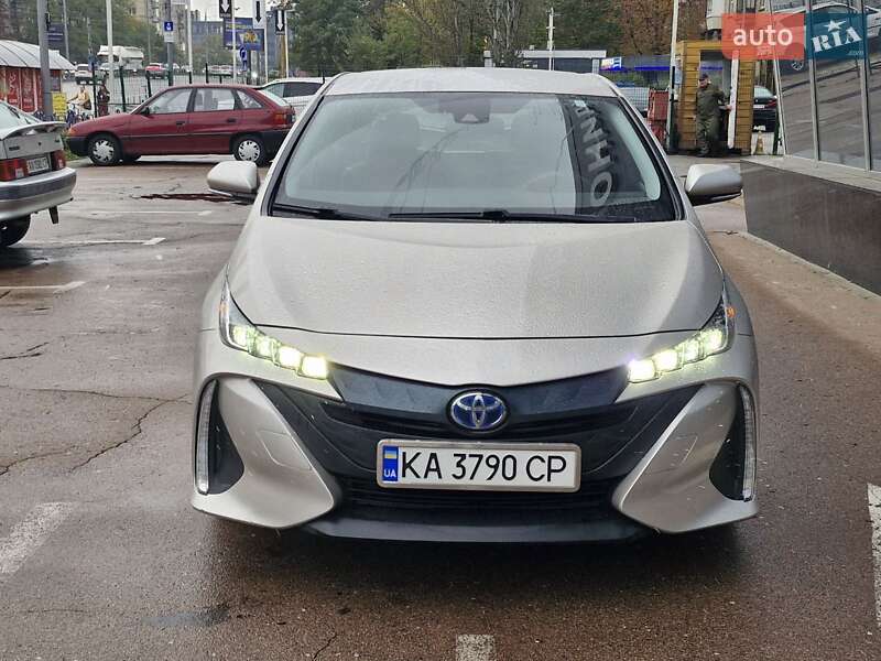 Хетчбек Toyota Prius 2017 в Києві