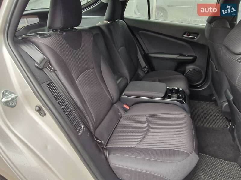Хетчбек Toyota Prius 2017 в Києві