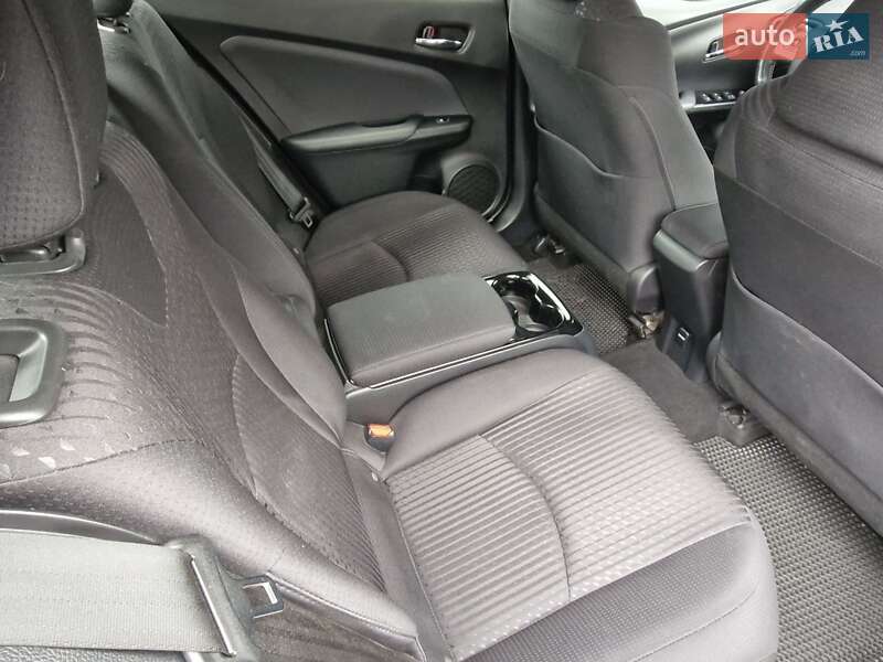 Хетчбек Toyota Prius 2017 в Києві