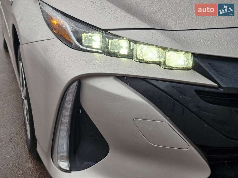 Хетчбек Toyota Prius 2017 в Києві