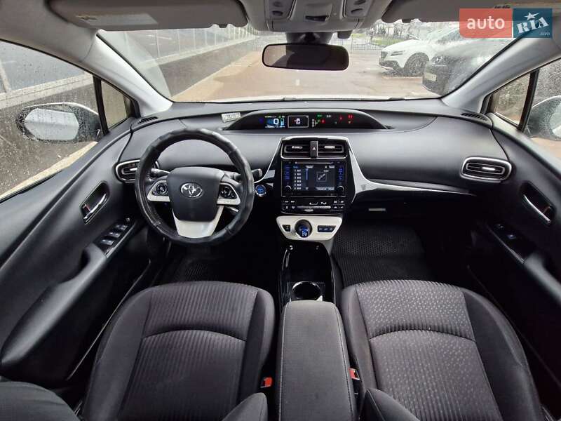 Хетчбек Toyota Prius 2017 в Києві