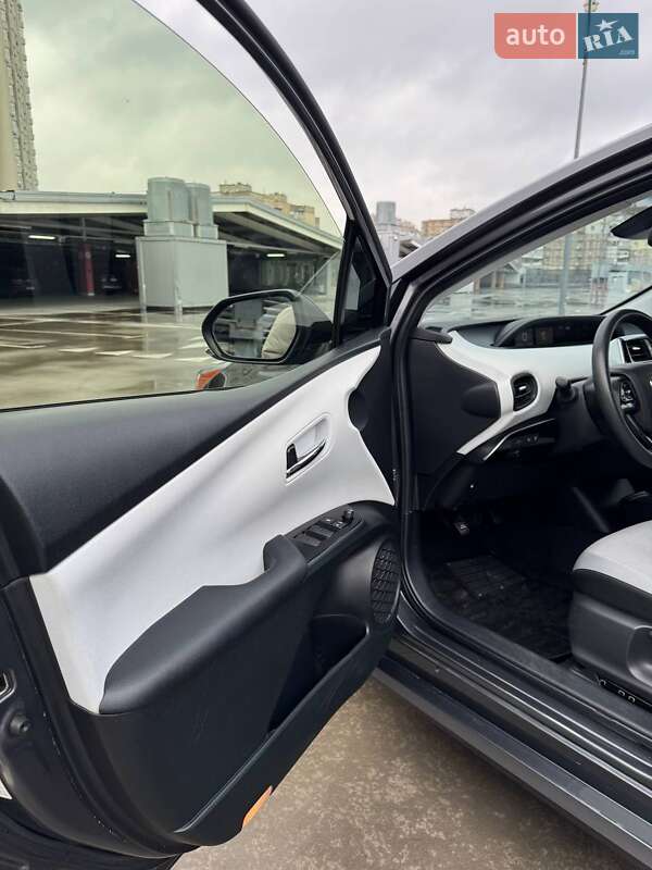 Хэтчбек Toyota Prius 2022 в Киеве фото 29 Хэтчбек Toyota Prius 2022 в Киеве