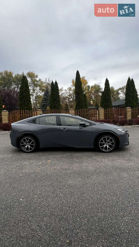 Хэтчбек Toyota Prius 2023 в Днепре