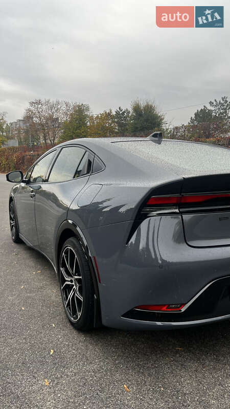 Хэтчбек Toyota Prius 2023 в Днепре