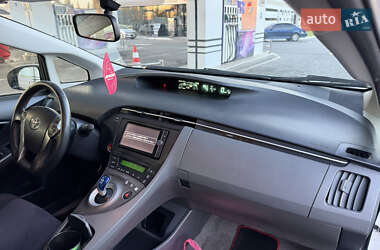 Хэтчбек Toyota Prius 2014 в 