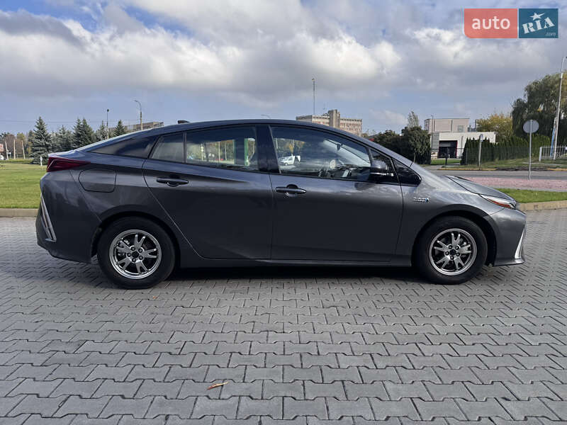 Хэтчбек Toyota Prius 2016 в Черкассах