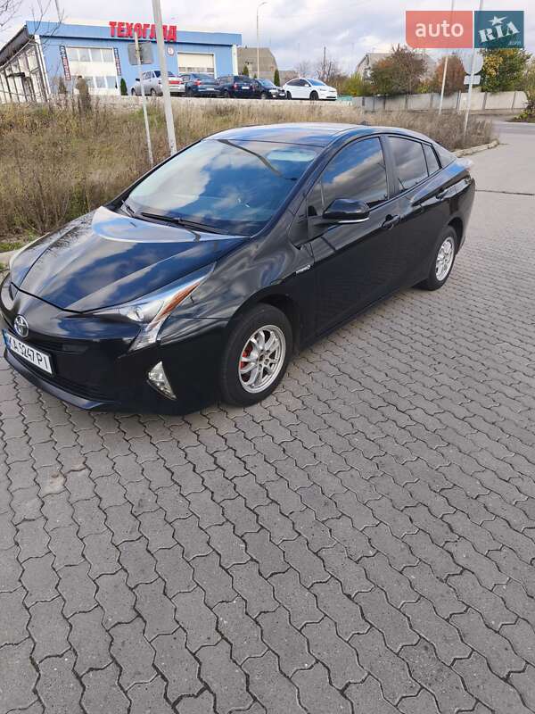 Хэтчбек Toyota Prius 2016 в Виннице