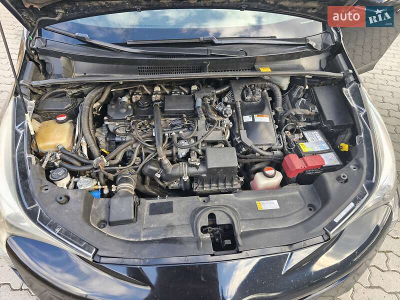 Хэтчбек Toyota Prius 2016 в Виннице