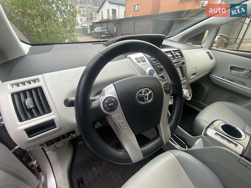 Хетчбек Toyota Prius 2012 в Києві фото 8 Хетчбек Toyota Prius 2012 в Києві