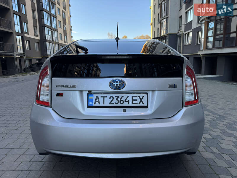 Хэтчбек Toyota Prius 2012 в Ивано-Франковске