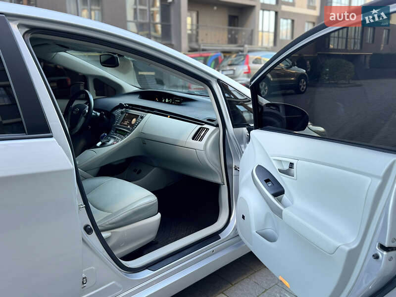 Хэтчбек Toyota Prius 2012 в Ивано-Франковске