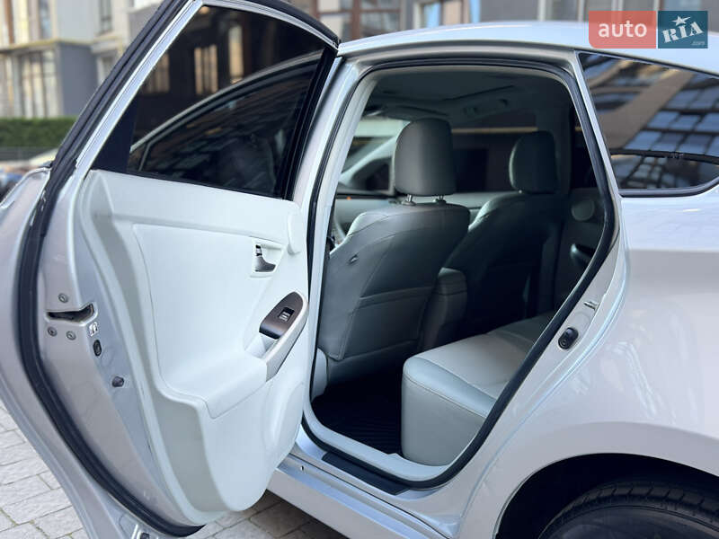 Хэтчбек Toyota Prius 2012 в Ивано-Франковске