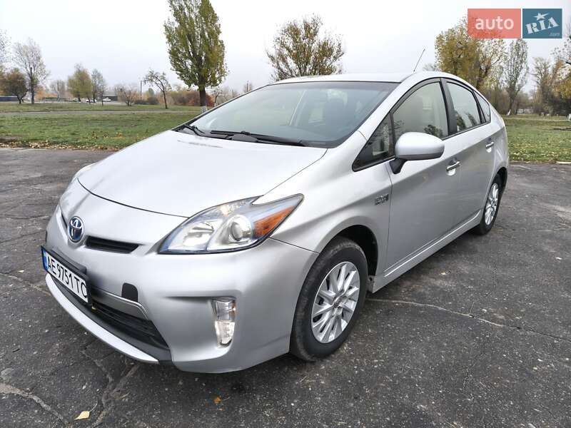 Хэтчбек Toyota Prius 2013 в Каменском