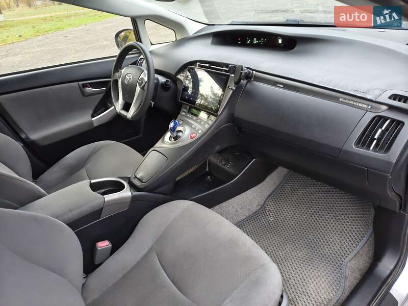 Хэтчбек Toyota Prius 2013 в Каменском