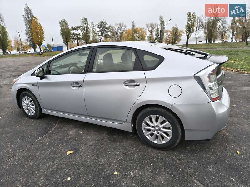 Хэтчбек Toyota Prius 2013 в Каменском